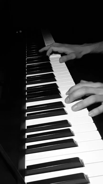 SERENATA ORIGINAL AL PIANO: «LA FOSA DE LAS&nbsp;MARIANAS»